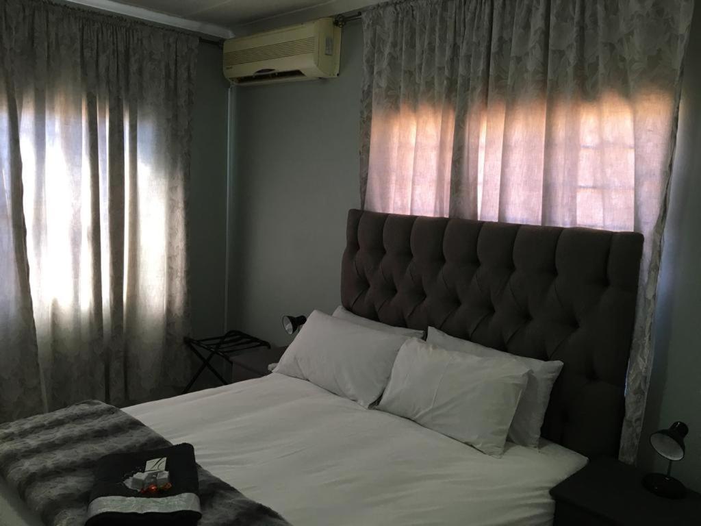 Home Sweet Home Springbok Bagian luar foto
